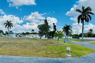 27 Cottonwood Dr, Fort Myers, FL 33908 - Photo 9