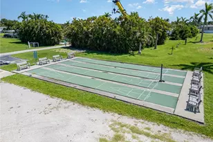27 Cottonwood Dr, Fort Myers, FL 33908 - Photo 5