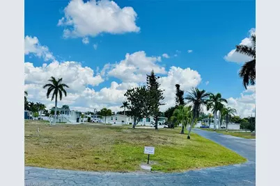 27 Cottonwood Dr, Fort Myers, FL 33908 - Photo 1