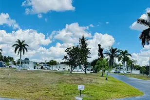 27 Cottonwood Dr, Fort Myers, FL 33908 - Photo 1