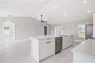 1818 NE 10th Pl, Cape Coral, FL 33909 - Photo 9