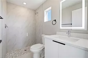 1818 NE 10th Pl, Cape Coral, FL 33909 - Photo 21