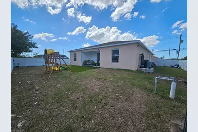 2425 NE 7th Pl, Cape Coral, FL 33909 - Photo 13
