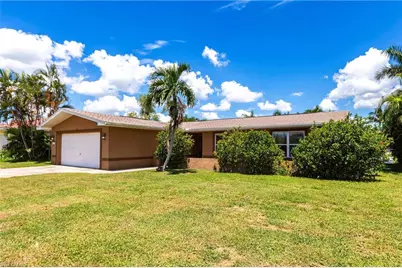 1623 SE 39th Ter, Cape Coral, FL 33904 - Photo 3