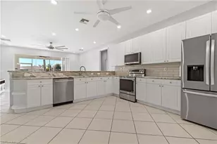 11005 Lakeland Cir, Fort Myers, FL 33913 - Photo 9