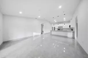 911 Cleveland Ave, Lehigh Acres, FL 33972 - Photo 33