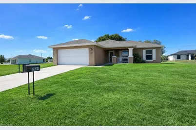2010 NE 13th Pl, Cape Coral, FL 33909 - Photo 1