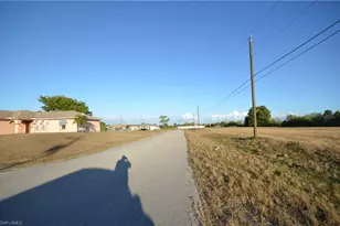 702 NE 12th St, Cape Coral, FL 33909 - Photo 1