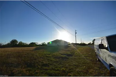 702 NE 12th St, Cape Coral, FL 33909 - Photo 5