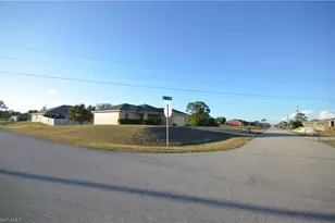 702 NE 12th St, Cape Coral, FL 33909 - Photo 7