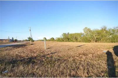 1001 NE 5th Pl, Cape Coral, FL 33909 - Photo 7