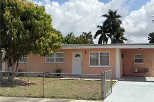 32 Roanoke Dr, Fort Myers, FL 33905 - Photo 1