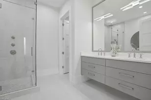 201 8th St S, Naples, FL 34102 - Photo 15