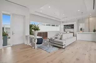 201 8th St S, Naples, FL 34102 - Photo 3