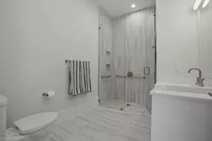 201 8th St S, Naples, FL 34102 - Photo 13