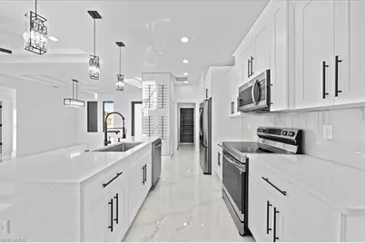 1713 NE 7th Ave, Cape Coral, FL 33909 - Photo 7