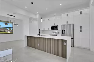 922 NE 5th Ave, Cape Coral, FL 33909 - Photo 5