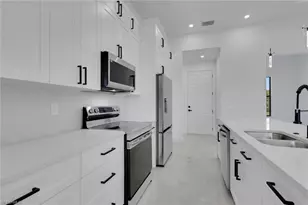 922 NE 5th Ave, Cape Coral, FL 33909 - Photo 7