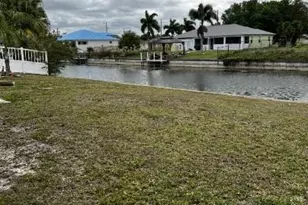 2308 NE 6th St, Cape Coral, FL 33909 - Photo 11