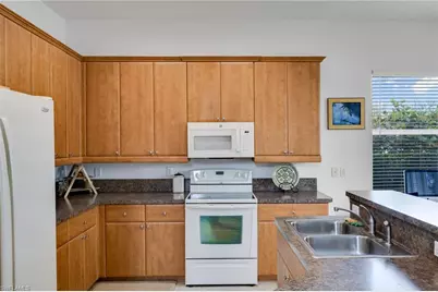 944 Golden Pond Ct, Cape Coral, FL 33909 - Photo 7