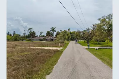 7324 Lake Dr, Fort Myers, FL 33908 - Photo 9
