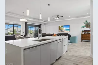 405 SE 2nd St, Cape Coral, FL 33990 - Photo 9