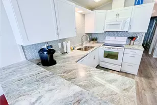 11019 Sunglow Ln, Fort Myers, FL 33908 - Photo 9
