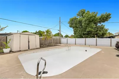 942 Narcissus St, North Fort Myers, FL 33903 - Photo 19
