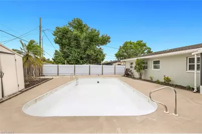 942 Narcissus St, North Fort Myers, FL 33903 - Photo 15