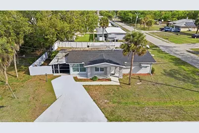 1870 Queen Ct, North Fort Myers, FL 33917 - Photo 7