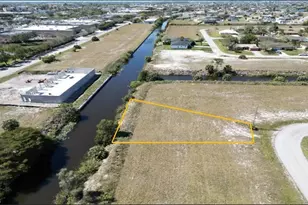 1902 NE 12th Ln, Cape Coral, FL 33909 - Photo 3