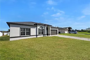 906 Alfreda Ave, Lehigh Acres, FL 33971 - Photo 3