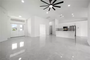 1718 NE 40th Ln, Cape Coral, FL 33909 - Photo 9