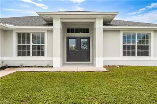 1718 NE 40th Ln, Cape Coral, FL 33909 - Photo 3