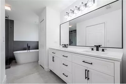 1718 NE 40th Ln, Cape Coral, FL 33909 - Photo 23