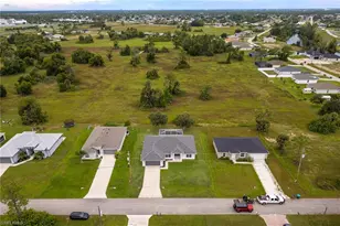 1718 NE 40th Ln, Cape Coral, FL 33909 - Photo 37
