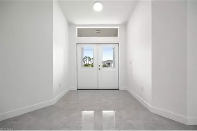 1718 NE 40th Ln, Cape Coral, FL 33909 - Photo 5