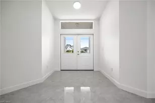 1718 NE 40th Ln, Cape Coral, FL 33909 - Photo 5