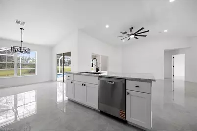 1718 NE 40th Ln, Cape Coral, FL 33909 - Photo 13