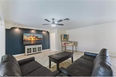 2213 NE 4th St, Cape Coral, FL 33909 - Photo 9