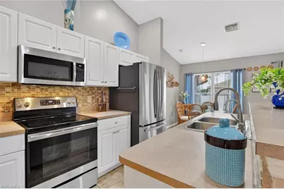 2707 NE 5th Ave, Cape Coral, FL 33909 - Photo 15