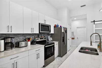 1137 NE 4th Ave, Cape Coral, FL 33909 - Photo 5