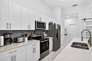 1137 NE 4th Ave, Cape Coral, FL 33909 - Photo 5