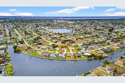 432 NE 18th Ave, Cape Coral, FL 33909 - Photo 3