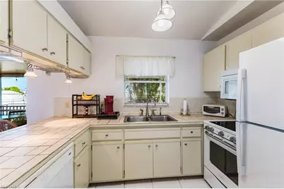 315 NW 7th Ter, Cape Coral, FL 33993 - Photo 9