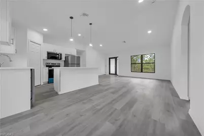 1036 Cresthaven St, Lehigh Acres, FL 33974 - Photo 5