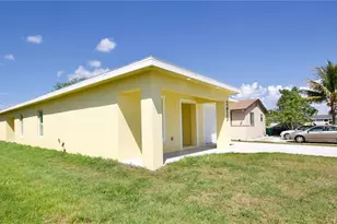 3433 Jeffcott St, Fort Myers, FL 33916 - Photo 3