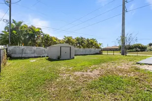 2719 NE 6th Pl, Cape Coral, FL 33909 - Photo 27