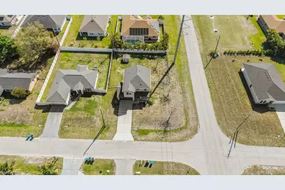 2719 NE 6th Pl, Cape Coral, FL 33909 - Photo 31