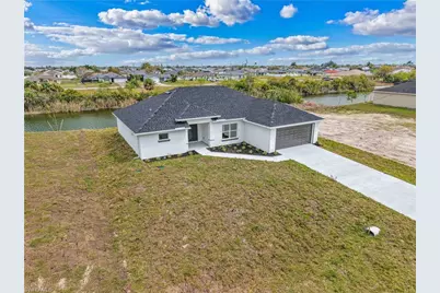 2125 NE 5th Pl, Cape Coral, FL 33909 - Photo 3